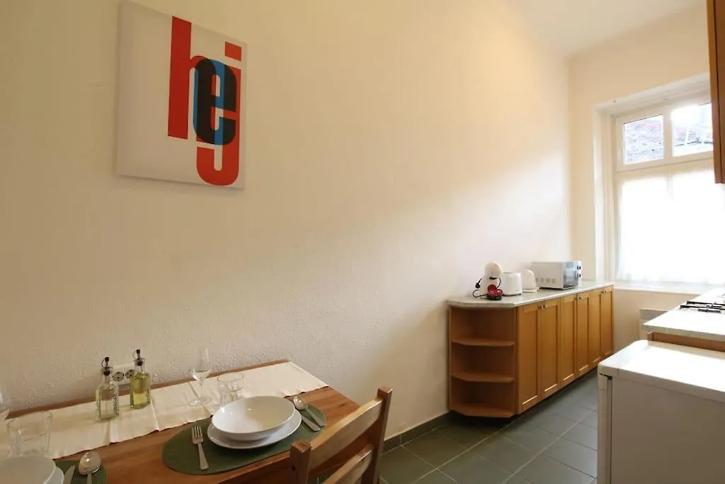 Live Like A Local In An Old Historic House Apartamento Budapeste
